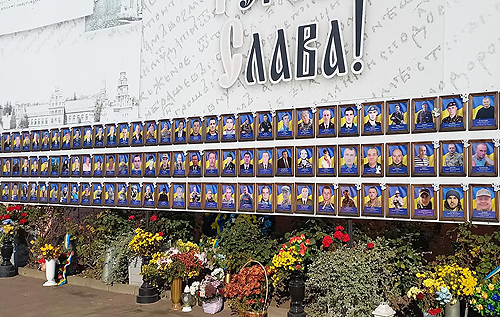 У Чернівцях вандали розбили портрети загиблих на фронті героїв АТО