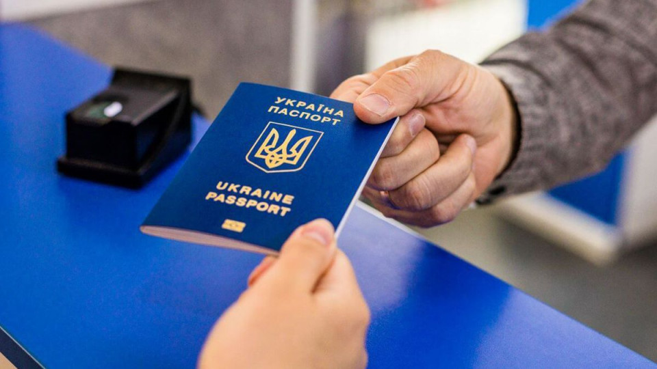Українські чоловіки з 18 до 60 років не зможуть отримати паспорти за кордоном